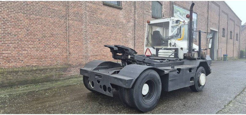Terberg trt89 4x4 terminal trekker tractor port truck - Terminal trekker: afbeelding 3 Terberg trt89 4x4 terminal trekker tractor port truck - Terminal trekker: afbeelding 3