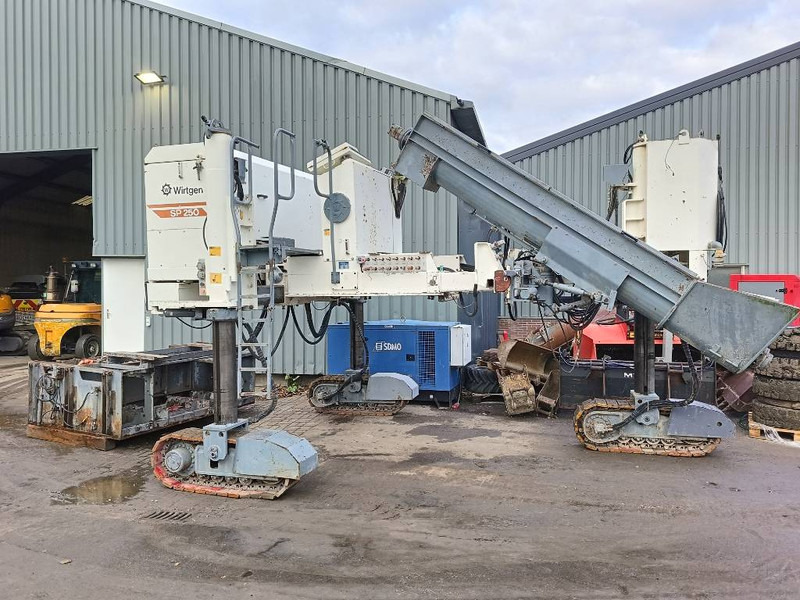 Wirtgen SP 250 500 beton bekisting machine sleep - Asfaltafwerkmachine: afbeelding 1 Wirtgen SP 250 500 beton bekisting machine sleep - Asfaltafwerkmachine: afbeelding 1
