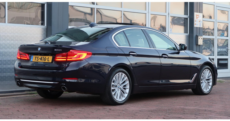 BMW 5 Serie 520i High Executive SCHUIFDAK/ NAPPA-LEDER/ ACC/ HEAD-UP/ H&K / ETC. - Sedan: afbeelding 4 BMW 5 Serie 520i High Executive SCHUIFDAK/ NAPPA-LEDER/ ACC/ HEAD-UP/ H&K / ETC. - Sedan: afbeelding 4