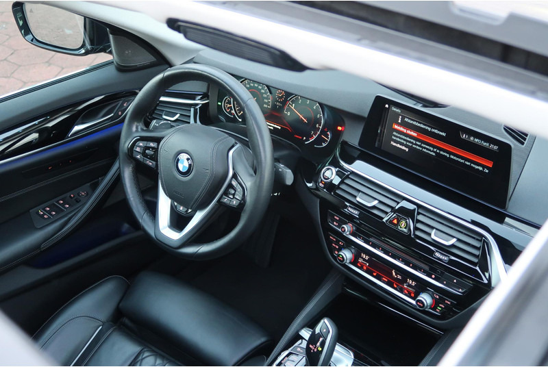 BMW 5 Serie 520i High Executive SCHUIFDAK/ NAPPA-LEDER/ ACC/ HEAD-UP/ H&K / ETC. - Sedan: afbeelding 5 BMW 5 Serie 520i High Executive SCHUIFDAK/ NAPPA-LEDER/ ACC/ HEAD-UP/ H&K / ETC. - Sedan: afbeelding 5