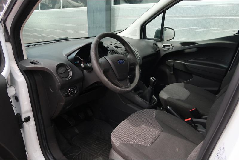 Kleine bestelwagen Ford Transit Courier 1.5 TDCI Ambiente Start&Stop AIRCO/ MARGE/ LAGE KM/ NETTE AUTO!: afbeelding 18
