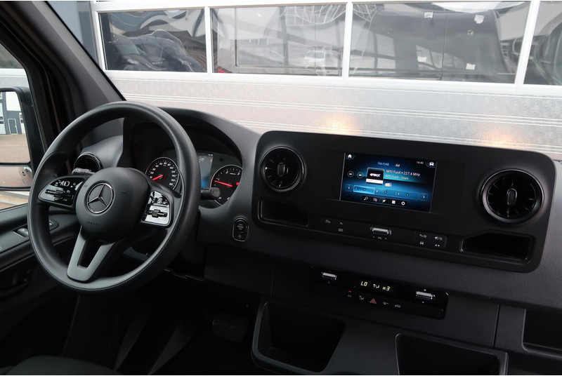Mercedes-Benz Sprinter 317 CDI L2H2 AUT/ CAMERA/ MBUX/ CRUISE/ AIRCO - Gesloten bestelwagen: afbeelding 5 Mercedes-Benz Sprinter 317 CDI L2H2 AUT/ CAMERA/ MBUX/ CRUISE/ AIRCO - Gesloten bestelwagen: afbeelding 5