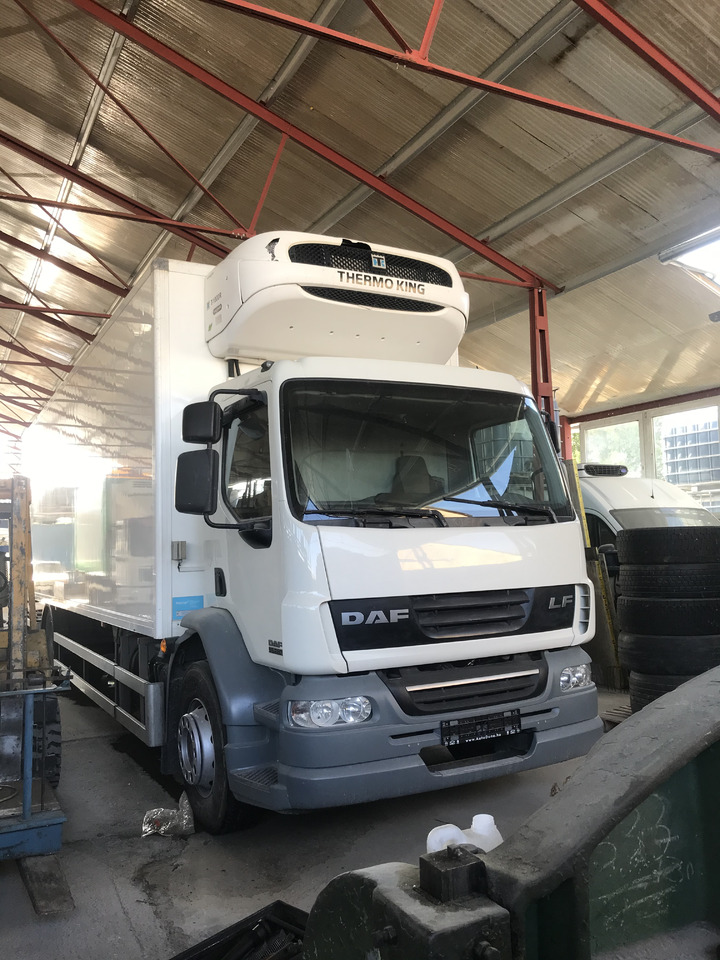 DAF LF 55.220 19T EURO5 THERMOKING T-1000R 3 TEMPERATURE - Koelwagen vrachtwagen: afbeelding 2 DAF LF 55.220 19T EURO5 THERMOKING T-1000R 3 TEMPERATURE - Koelwagen vrachtwagen: afbeelding 2