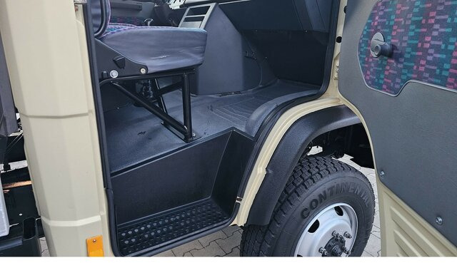 MERCEDES-BENZ 814 D T2 Vario 4x4 Allrad Topzustand!... - Buscamper: afbeelding 4 MERCEDES-BENZ 814 D T2 Vario 4x4 Allrad Topzustand!... - Buscamper: afbeelding 4