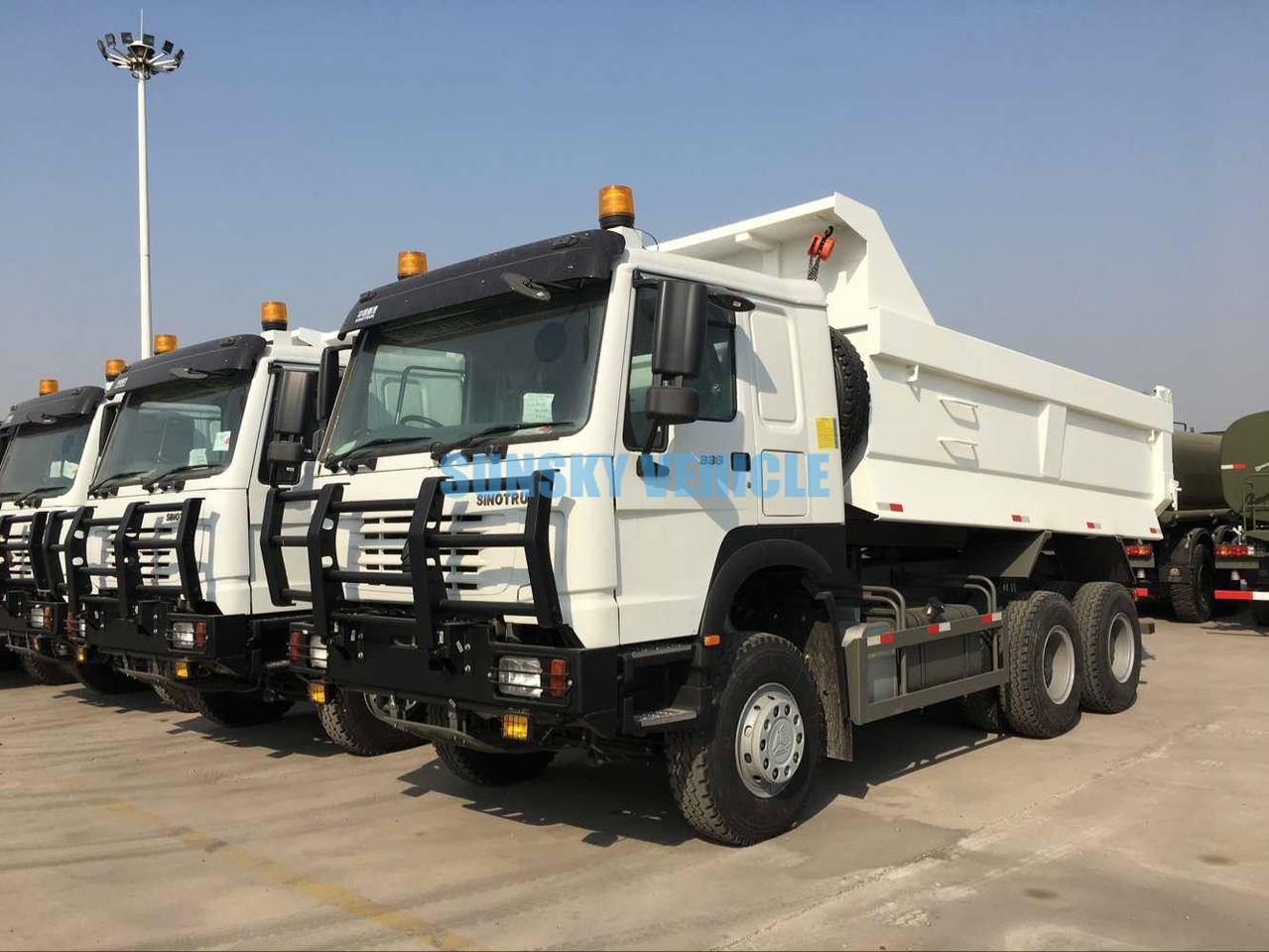 HOWO Brand New 6X4 380/430HP Tipper Truck - Kipper vrachtwagen: afbeelding 2 HOWO Brand New 6X4 380/430HP Tipper Truck - Kipper vrachtwagen: afbeelding 2