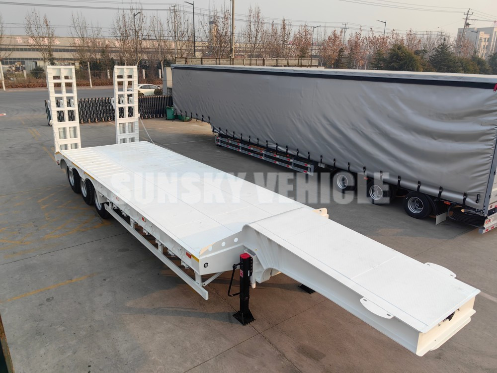 SUNSKY 3 Axle 40 Tons gooseneck lowbed trailer - Dieplader oplegger: afbeelding 1 SUNSKY 3 Axle 40 Tons gooseneck lowbed trailer - Dieplader oplegger: afbeelding 1