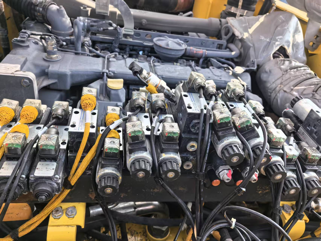 BOMAG Second Hand Asphalt Milling Machine BM2000/60 Asphalt Cold Milling Machine Price - Asfaltfrees: afbeelding 3 BOMAG Second Hand Asphalt Milling Machine BM2000/60 Asphalt Cold Milling Machine Price - Asfaltfrees: afbeelding 3
