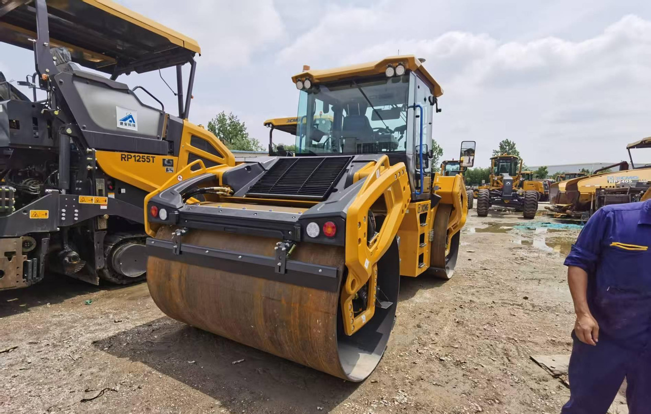 XCMG 13ton used small double drum steel road roller XD135TIV - Asfaltwals: afbeelding 4 XCMG 13ton used small double drum steel road roller XD135TIV - Asfaltwals: afbeelding 4