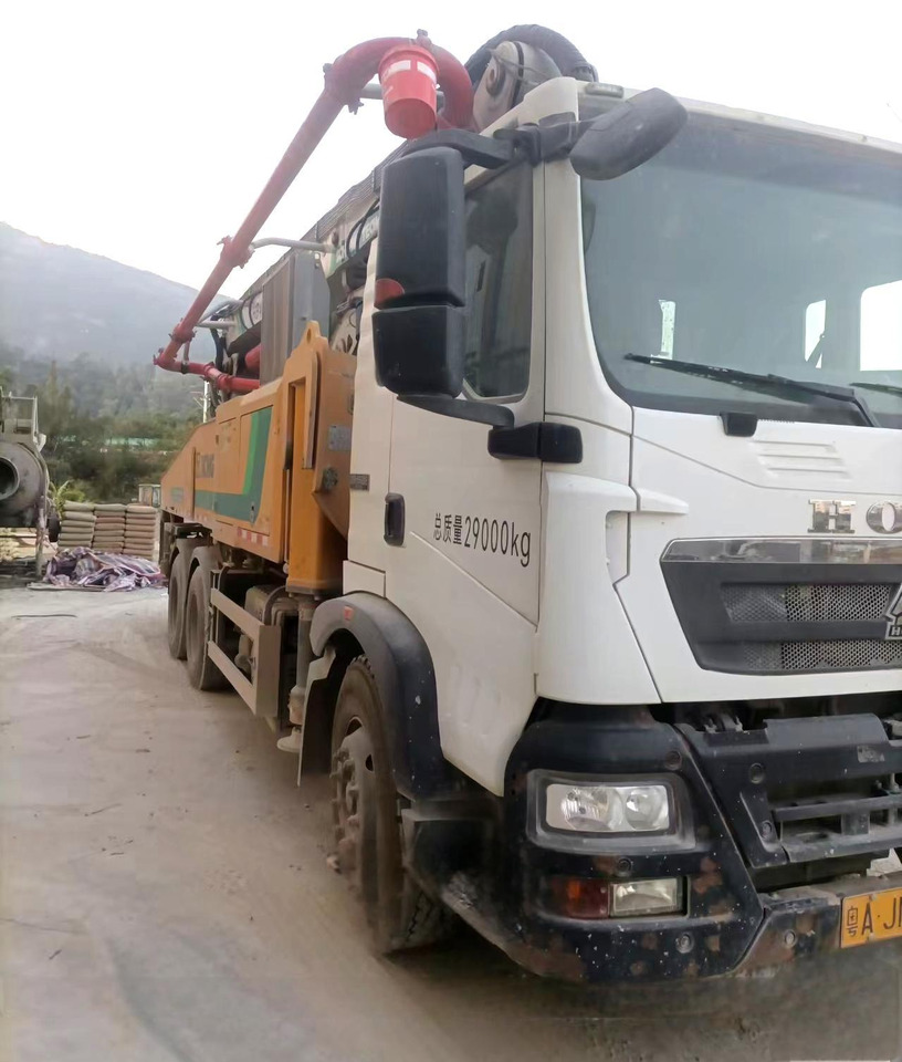 XCMG Manufacturer Concrete Pump Machine HB43V Used 43m HOWO Small Concrete Pumps Truck For Sale - Betonpomp: afbeelding 3 XCMG Manufacturer Concrete Pump Machine HB43V Used 43m HOWO Small Concrete Pumps Truck For Sale - Betonpomp: afbeelding 3