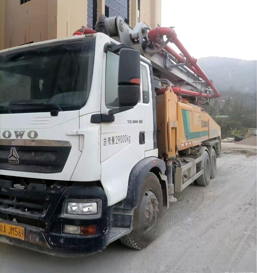 XCMG Manufacturer Concrete Pump Machine HB43V Used 43m HOWO Small Concrete Pumps Truck For Sale - Betonpomp: afbeelding 2 XCMG Manufacturer Concrete Pump Machine HB43V Used 43m HOWO Small Concrete Pumps Truck For Sale - Betonpomp: afbeelding 2