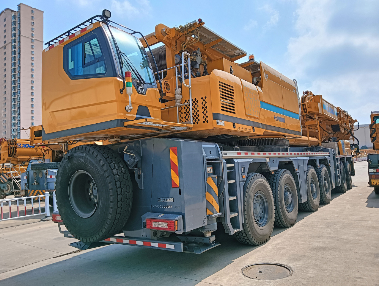 XCMG Manufacturer Second Hand Hydraulic Crane XCA600 600 Ton All Terrain Cranes Price - Alle terrein kraan: afbeelding 4 XCMG Manufacturer Second Hand Hydraulic Crane XCA600 600 Ton All Terrain Cranes Price - Alle terrein kraan: afbeelding 4