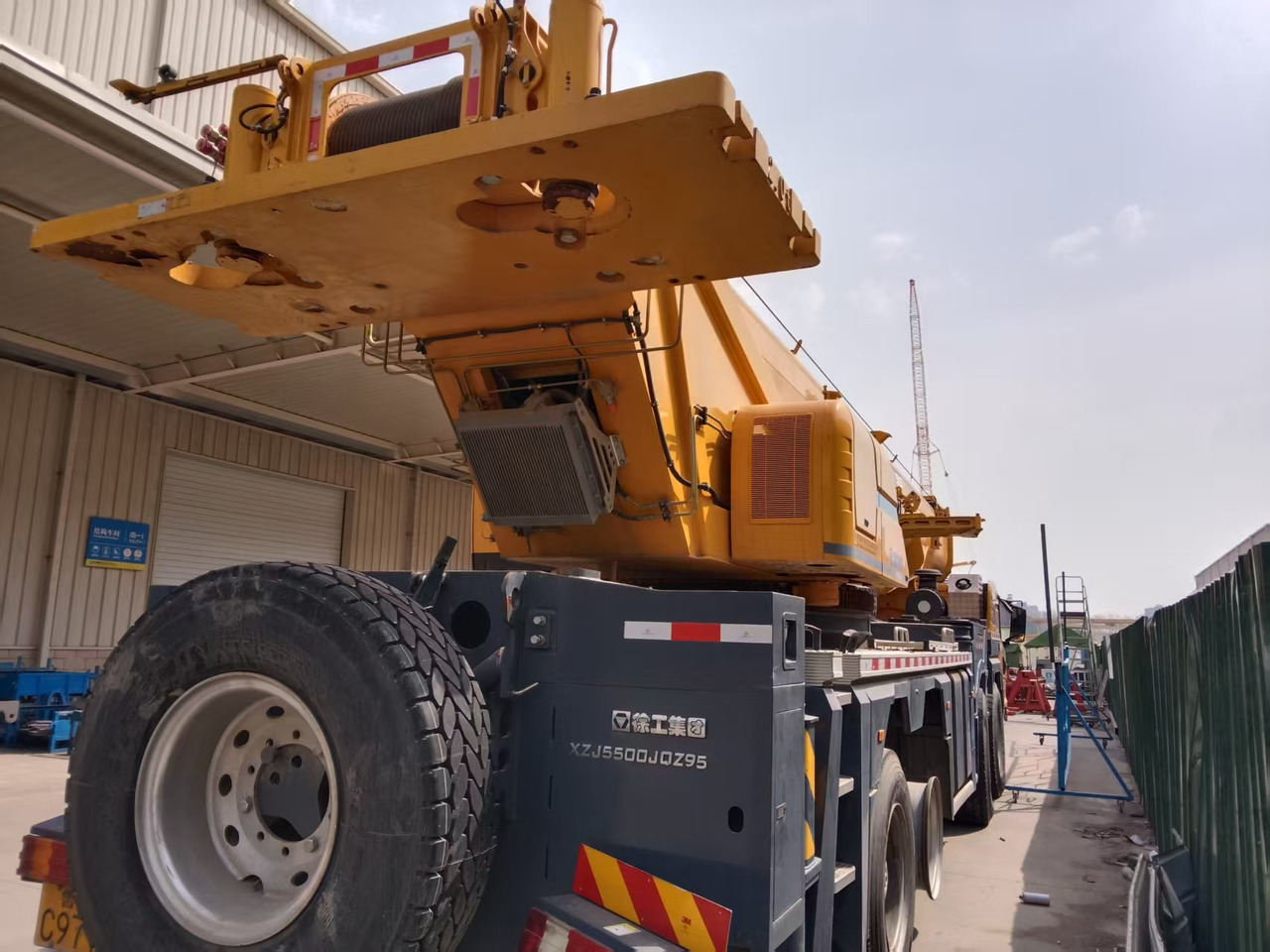 XCMG Official 95 Ton Used boom Truck Crane XCT95L7 Mobile Crane Machine - Mobiele kraan: afbeelding 4 XCMG Official 95 Ton Used boom Truck Crane XCT95L7 Mobile Crane Machine - Mobiele kraan: afbeelding 4