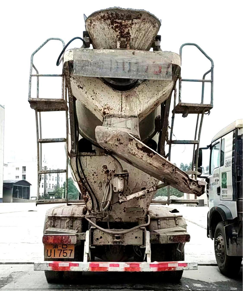 XCMG Official G4804B 12cubic Used Hydraulic Diesel Concrete Mixer Truck Second Hand Cement Mixers Sale - Betonmixer: afbeelding 4 XCMG Official G4804B 12cubic Used Hydraulic Diesel Concrete Mixer Truck Second Hand Cement Mixers Sale - Betonmixer: afbeelding 4