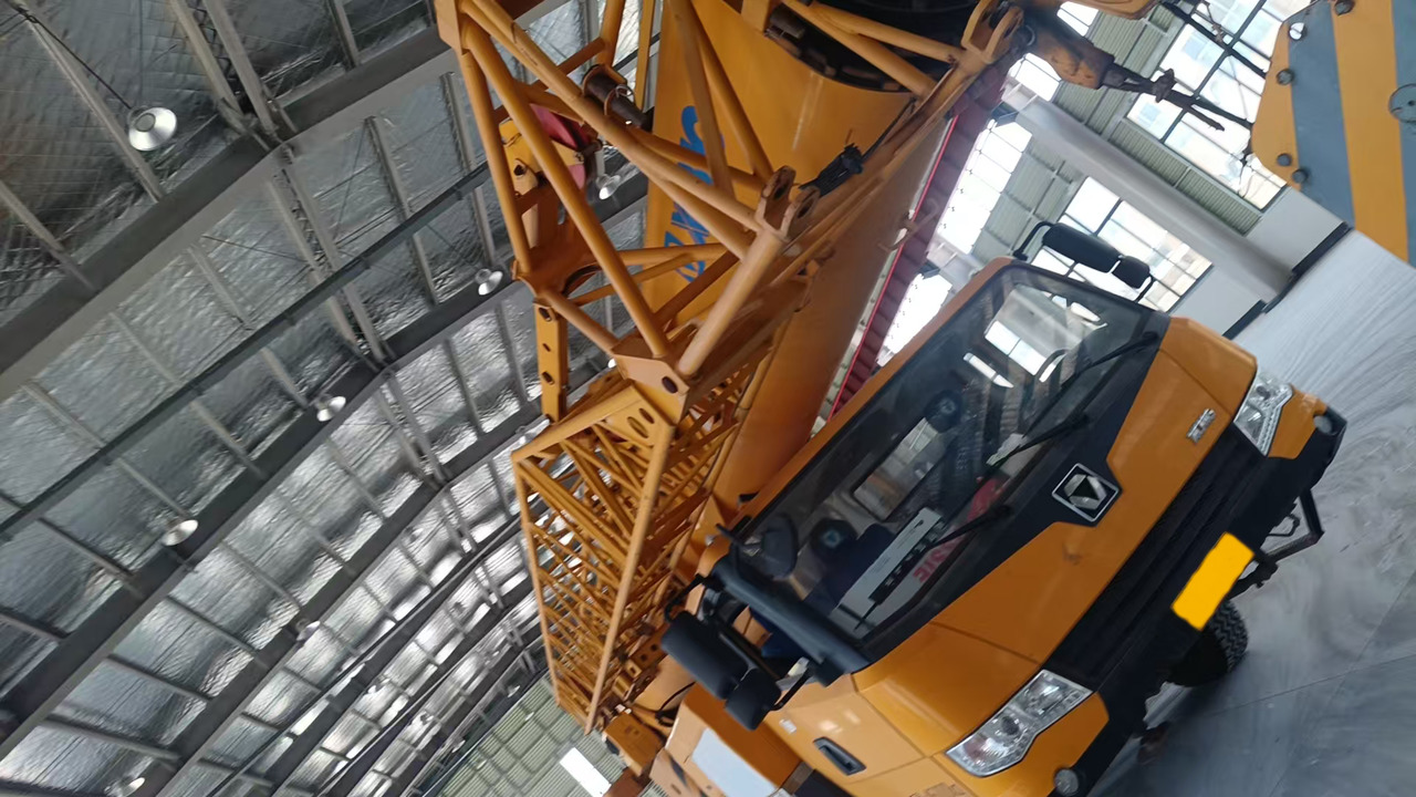 XCMG Official Second Hand 70 Ton Mobile Crane QY70K5D_1 Truck Mounted Crane - Mobiele kraan: afbeelding 4 XCMG Official Second Hand 70 Ton Mobile Crane QY70K5D_1 Truck Mounted Crane - Mobiele kraan: afbeelding 4