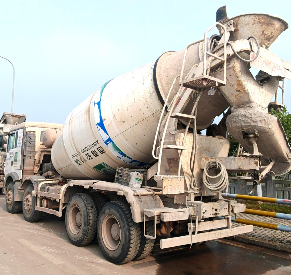 XCMG Official Second Hand G4804B Truck Mounted Concrete Mixer Truck 12m³ Cement Mixer Sale - Betonmixer: afbeelding 4 XCMG Official Second Hand G4804B Truck Mounted Concrete Mixer Truck 12m³ Cement Mixer Sale - Betonmixer: afbeelding 4