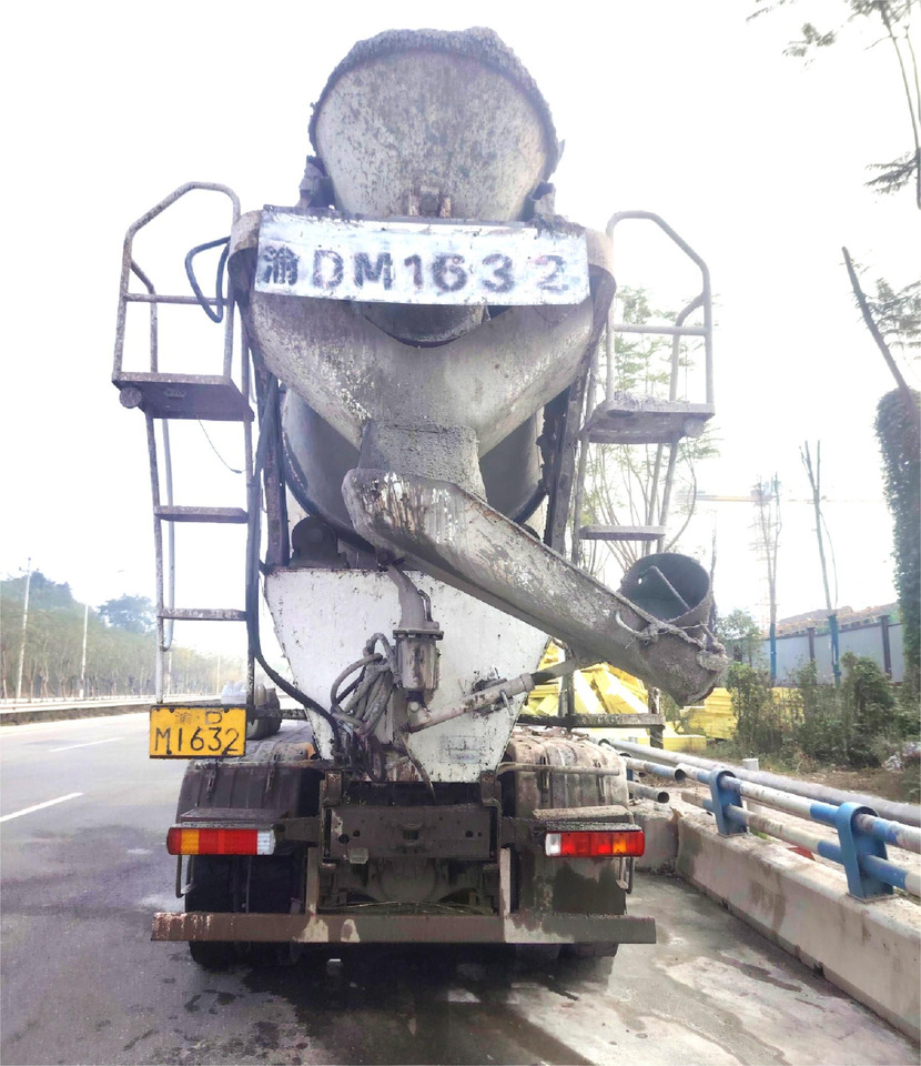 XCMG Official Used 12m³ Volumetric Concrete Mixer Truck G4804B Large Cement Mixer Hot Sale - Betonmixer: afbeelding 4 XCMG Official Used 12m³ Volumetric Concrete Mixer Truck G4804B Large Cement Mixer Hot Sale - Betonmixer: afbeelding 4