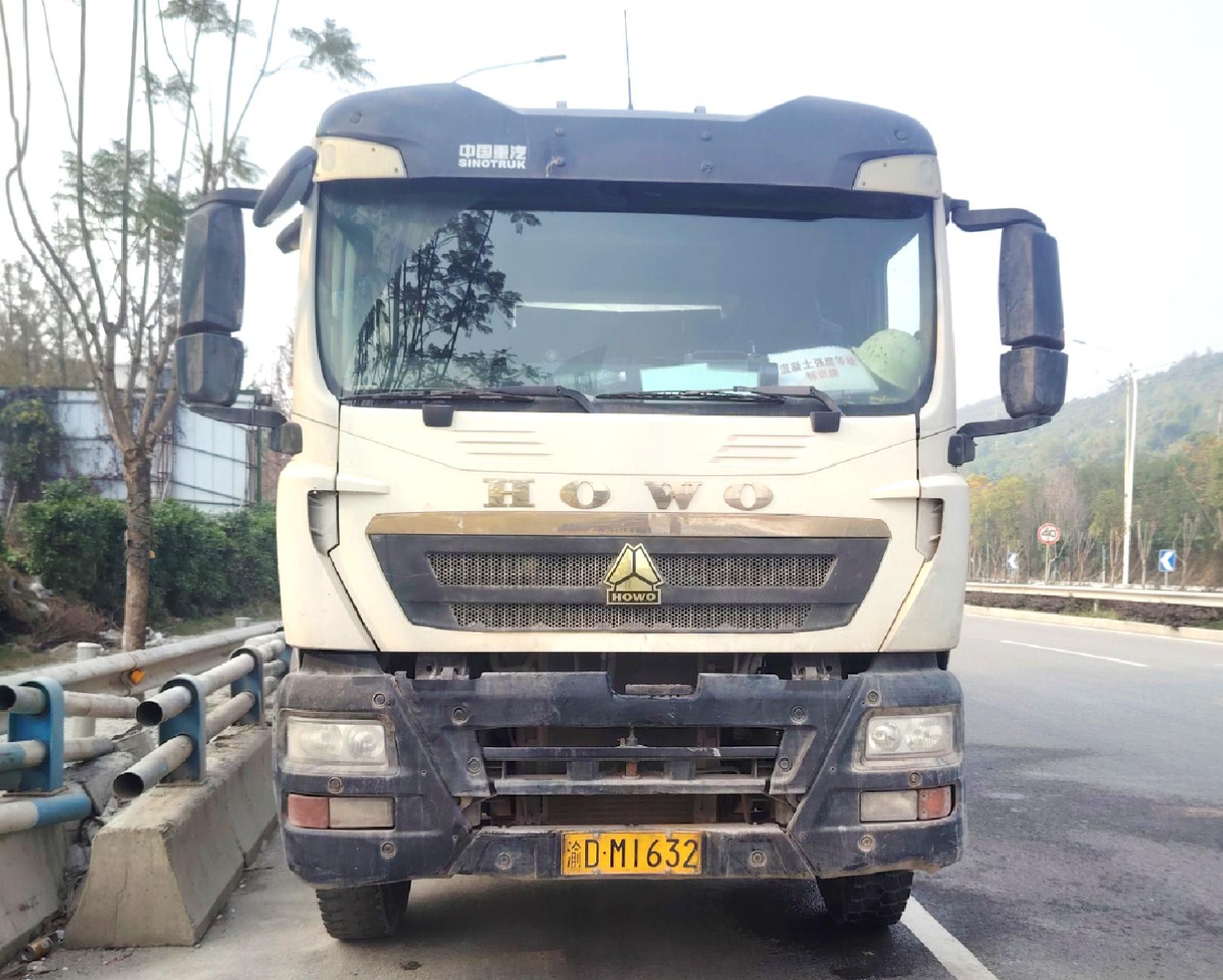 XCMG Official Used 12m³ Volumetric Concrete Mixer Truck G4804B Large Cement Mixer Hot Sale - Betonmixer: afbeelding 3 XCMG Official Used 12m³ Volumetric Concrete Mixer Truck G4804B Large Cement Mixer Hot Sale - Betonmixer: afbeelding 3