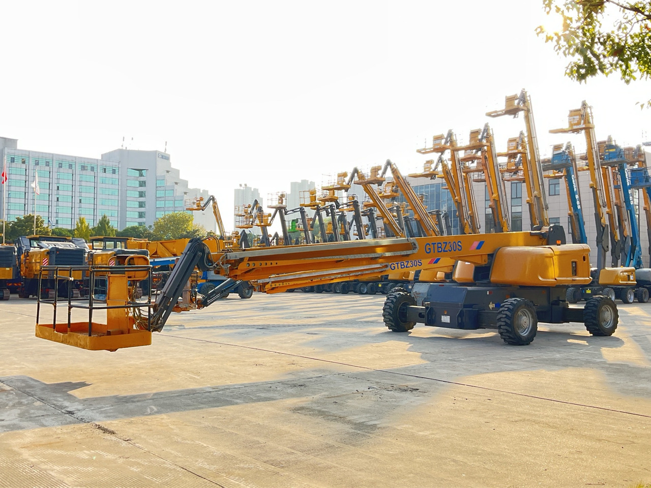 XCMG Official Used Aerial Boom Lift GTBZ30S 30 Meters Mobile Cherry Picker Price - Telescoophoogwerker: afbeelding 4 XCMG Official Used Aerial Boom Lift GTBZ30S 30 Meters Mobile Cherry Picker Price - Telescoophoogwerker: afbeelding 4