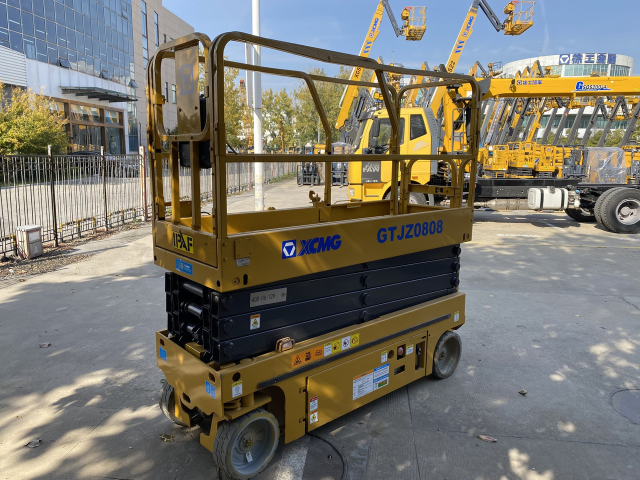 XCMG Official Used Aerial Work Platform Lift GTJZ0808 8m Hydraulic Scissor Lift Price - Schaarlift: afbeelding 4 XCMG Official Used Aerial Work Platform Lift GTJZ0808 8m Hydraulic Scissor Lift Price - Schaarlift: afbeelding 4