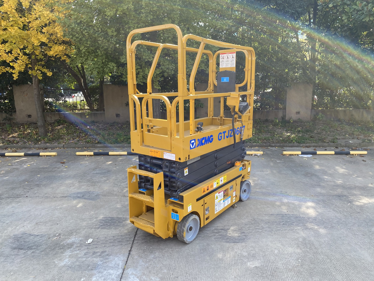 XCMG Official Used Aerial Work Platforms GTJZ0607 Mobile Scissor Lift For Sale - Schaarlift: afbeelding 2 XCMG Official Used Aerial Work Platforms GTJZ0607 Mobile Scissor Lift For Sale - Schaarlift: afbeelding 2