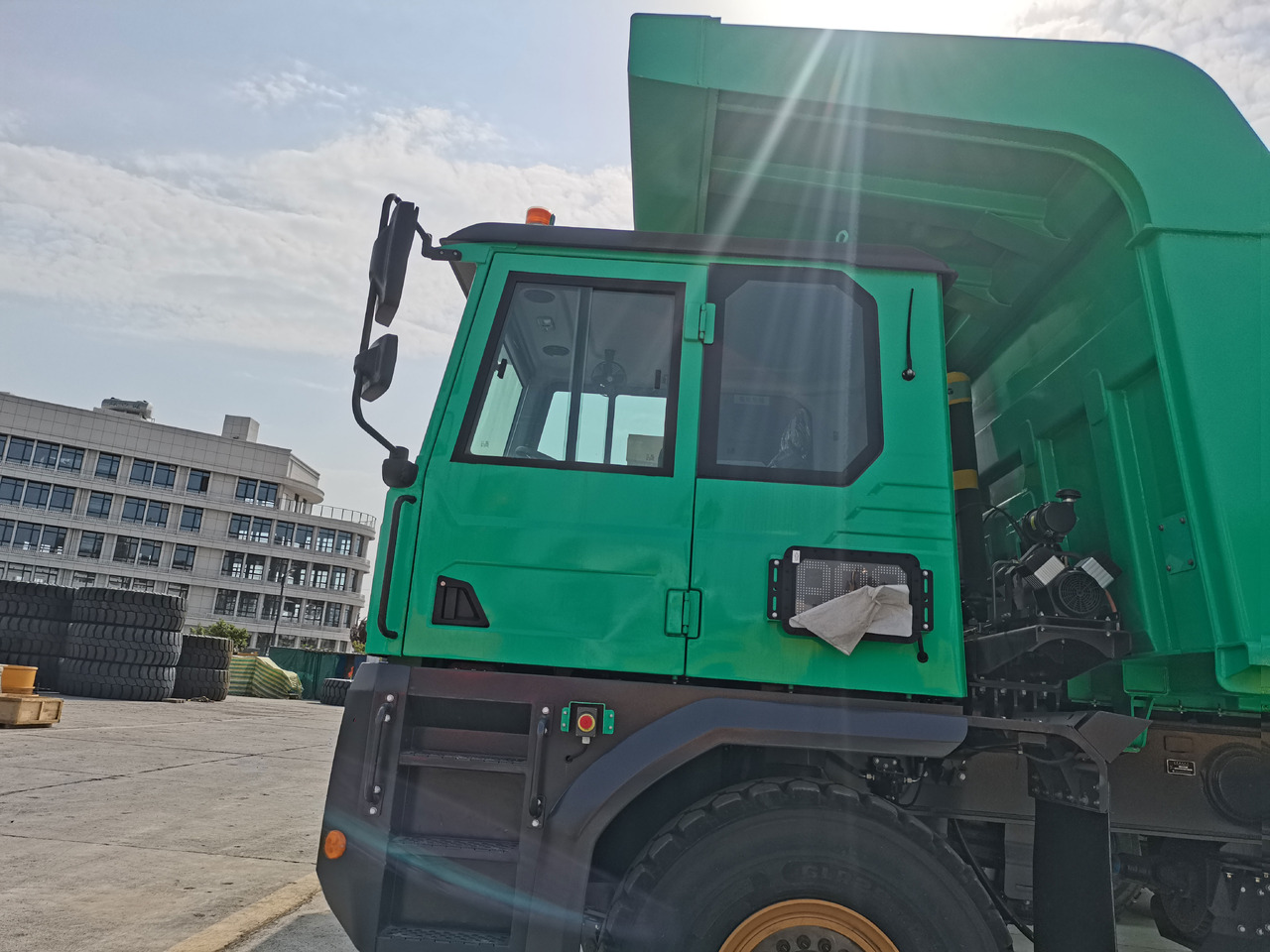 XCMG Official Used Dump Trucks 6x4 XDR80TE 72 Ton China Tipper Trucks For Sale - Kiepwagen: afbeelding 4 XCMG Official Used Dump Trucks 6x4 XDR80TE 72 Ton China Tipper Trucks For Sale - Kiepwagen: afbeelding 4
