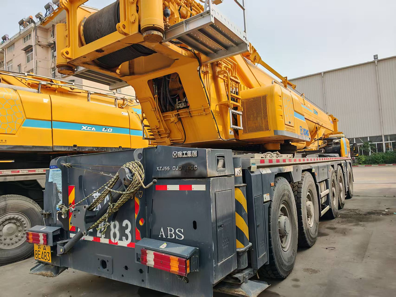 XCMG Official Used Mobile Crane XCA300L8 300Ton 8-Section Truck Crane Hot Sale - Alle terrein kraan: afbeelding 3 XCMG Official Used Mobile Crane XCA300L8 300Ton 8-Section Truck Crane Hot Sale - Alle terrein kraan: afbeelding 3