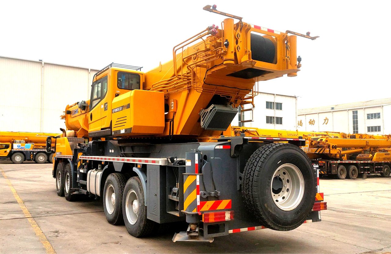 XCMG QY180K5C hydraulic telescopic boom diesel lift crane truck - Mobiele kraan: afbeelding 4 XCMG QY180K5C hydraulic telescopic boom diesel lift crane truck - Mobiele kraan: afbeelding 4