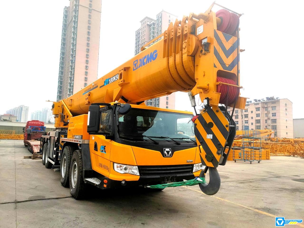 XCMG QY180K5C mobile diesel lift crane price - Mobiele kraan: afbeelding 2 XCMG QY180K5C mobile diesel lift crane price - Mobiele kraan: afbeelding 2