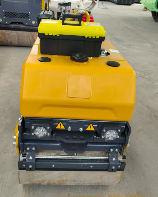 XCMG XMR083 light mini double drum 1 ton vibratory compactor - Kleine wals: afbeelding 5 XCMG XMR083 light mini double drum 1 ton vibratory compactor - Kleine wals: afbeelding 5