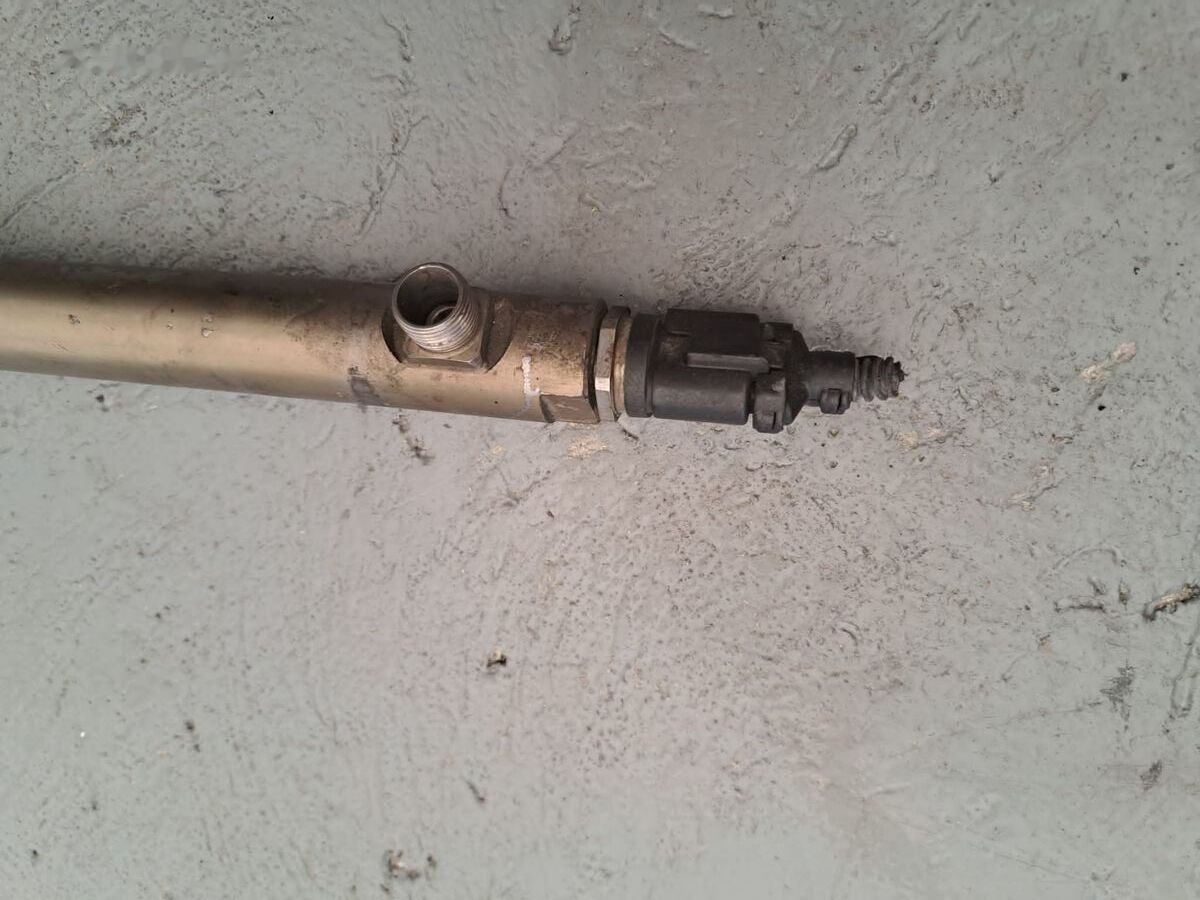 Commonrail pressure pipe Mercedes-Benz ACTROS MP4 A4710780245 Mercedes-Benz ACTROS MP4 truck - Brandstoftoevoer voor Vrachtwagen: afbeelding 3 Commonrail pressure pipe Mercedes-Benz ACTROS MP4 A4710780245 Mercedes-Benz ACTROS MP4 truck - Brandstoftoevoer voor Vrachtwagen: afbeelding 3