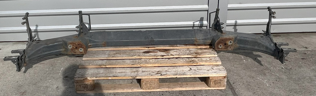 DAF CF EURO 6 BUMPER BEAM WITH STEP BRACKETS - Bumper: afbeelding 1 DAF CF EURO 6 BUMPER BEAM WITH STEP BRACKETS - Bumper: afbeelding 1