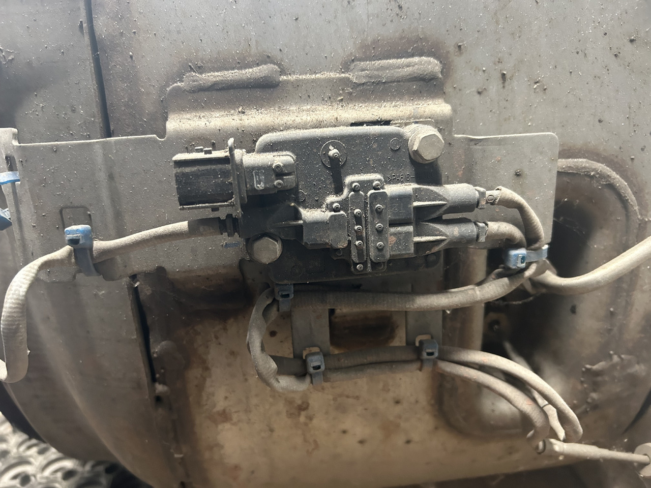 DAF DPF CATALYTIC CONVERTER DAF XF 106 - Katalysator: afbeelding 4 DAF DPF CATALYTIC CONVERTER DAF XF 106 - Katalysator: afbeelding 4