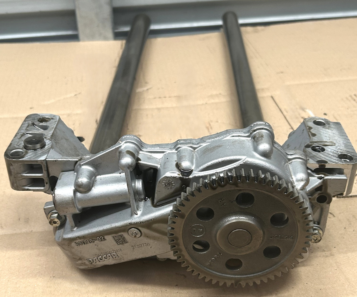 DAF OIL PUMP WITH PIPES DAF XF 106 480 - Oliepomp: afbeelding 3 DAF OIL PUMP WITH PIPES DAF XF 106 480 - Oliepomp: afbeelding 3