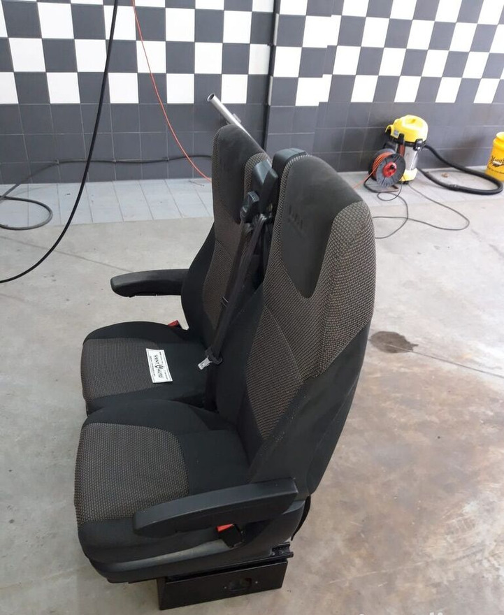 Zitplaats voor Vrachtwagen DAF SET OF  XF 106  DAF XF 106 truck: afbeelding 6