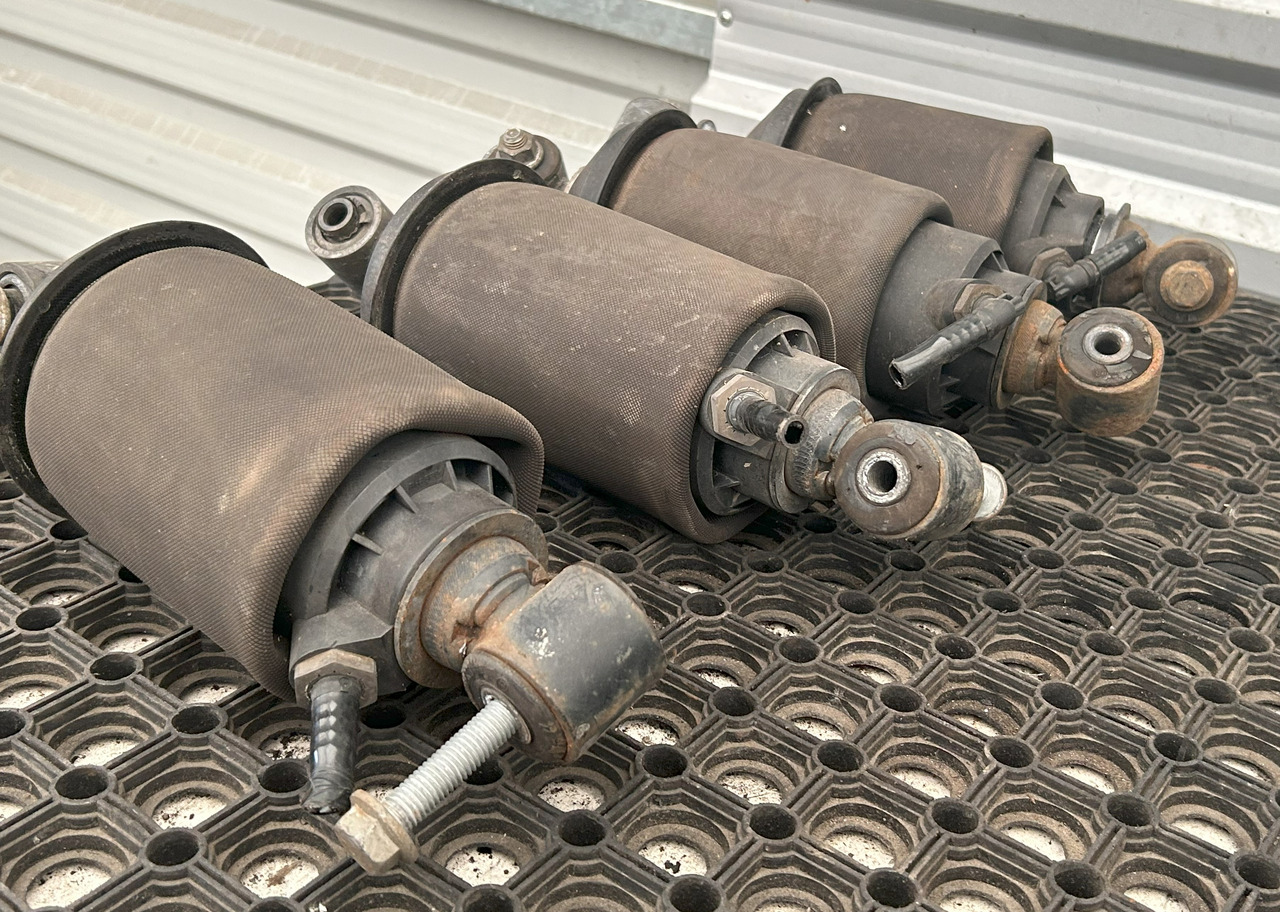 Cabinevering DAF XF 106 CAB SUSPENSION BOOT SET: afbeelding 6 Cabinevering DAF XF 106 CAB SUSPENSION BOOT SET: afbeelding 6