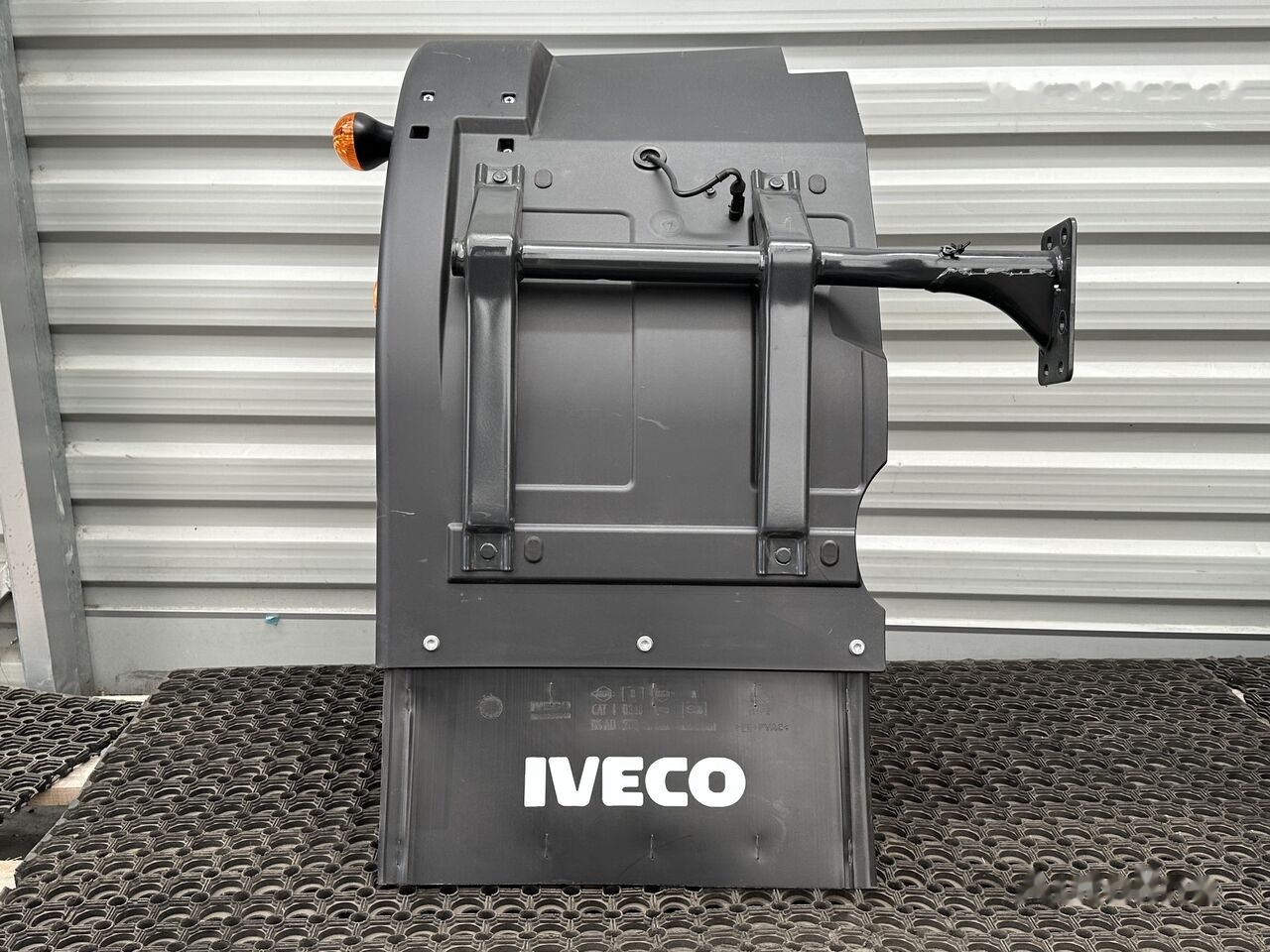IVECO EUROCARGO 5801551258 - Fender voor Vrachtwagen: afbeelding 1 IVECO EUROCARGO 5801551258 - Fender voor Vrachtwagen: afbeelding 1