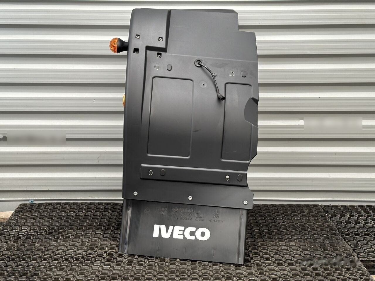 IVECO EUROCARGO 5801551258 - Fender voor Vrachtwagen: afbeelding 1 IVECO EUROCARGO 5801551258 - Fender voor Vrachtwagen: afbeelding 1