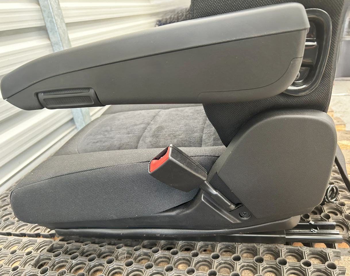 IVECO NEW SEAT IVECO S-WAY - Zitplaats: afbeelding 5 IVECO NEW SEAT IVECO S-WAY - Zitplaats: afbeelding 5