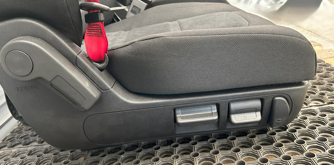 IVECO NEW SET OF SEATS IVECO S-WAY - Zitplaats: afbeelding 5 IVECO NEW SET OF SEATS IVECO S-WAY - Zitplaats: afbeelding 5