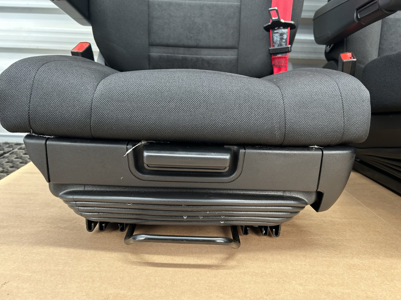 IVECO NEW SET OF SEATS IVECO S-WAY - Zitplaats: afbeelding 4 IVECO NEW SET OF SEATS IVECO S-WAY - Zitplaats: afbeelding 4