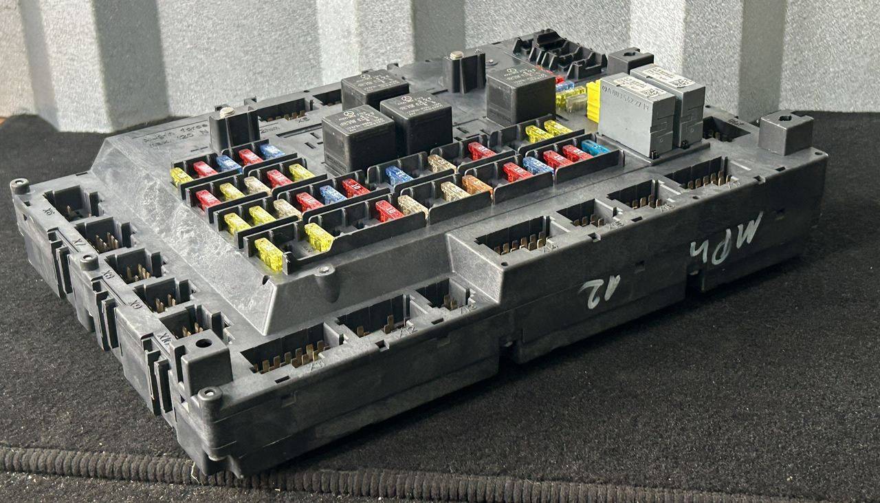 MERCEDES ACTROS MP4 A FUSE MODULE SAM - Zekeringkast: afbeelding 4 MERCEDES ACTROS MP4 A FUSE MODULE SAM - Zekeringkast: afbeelding 4