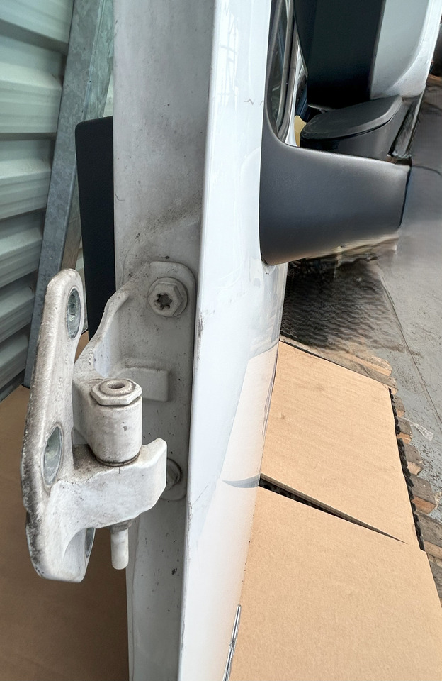 MERCEDES ACTROS MP4 DOOR LEFT WITH MIRROR - Deur en onderdelen: afbeelding 4 MERCEDES ACTROS MP4 DOOR LEFT WITH MIRROR - Deur en onderdelen: afbeelding 4