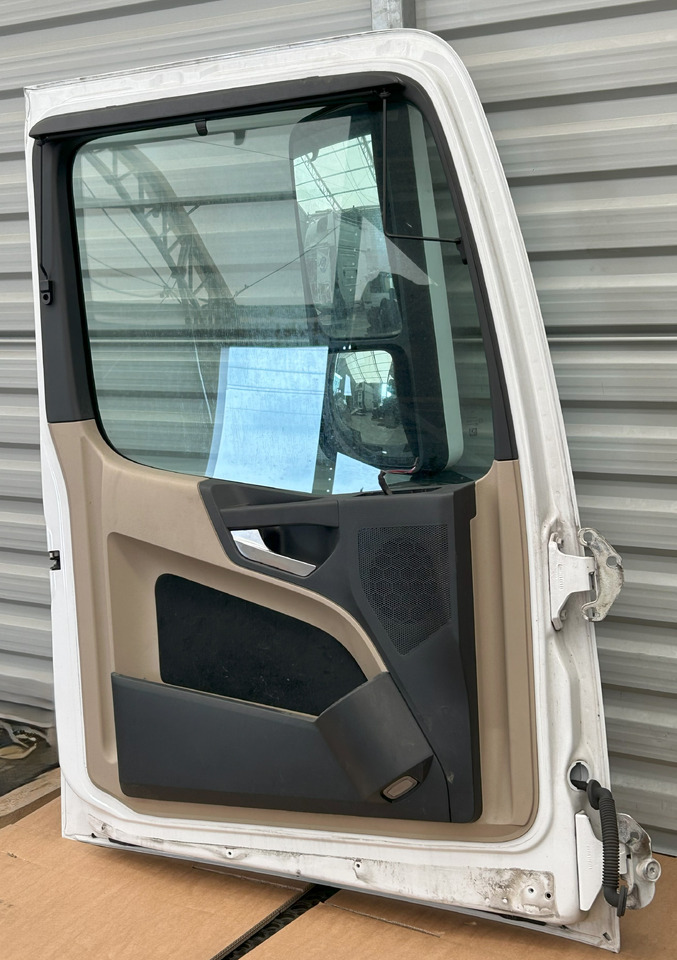 MERCEDES ACTROS MP4 DOOR LEFT WITH MIRROR - Deur en onderdelen: afbeelding 5 MERCEDES ACTROS MP4 DOOR LEFT WITH MIRROR - Deur en onderdelen: afbeelding 5