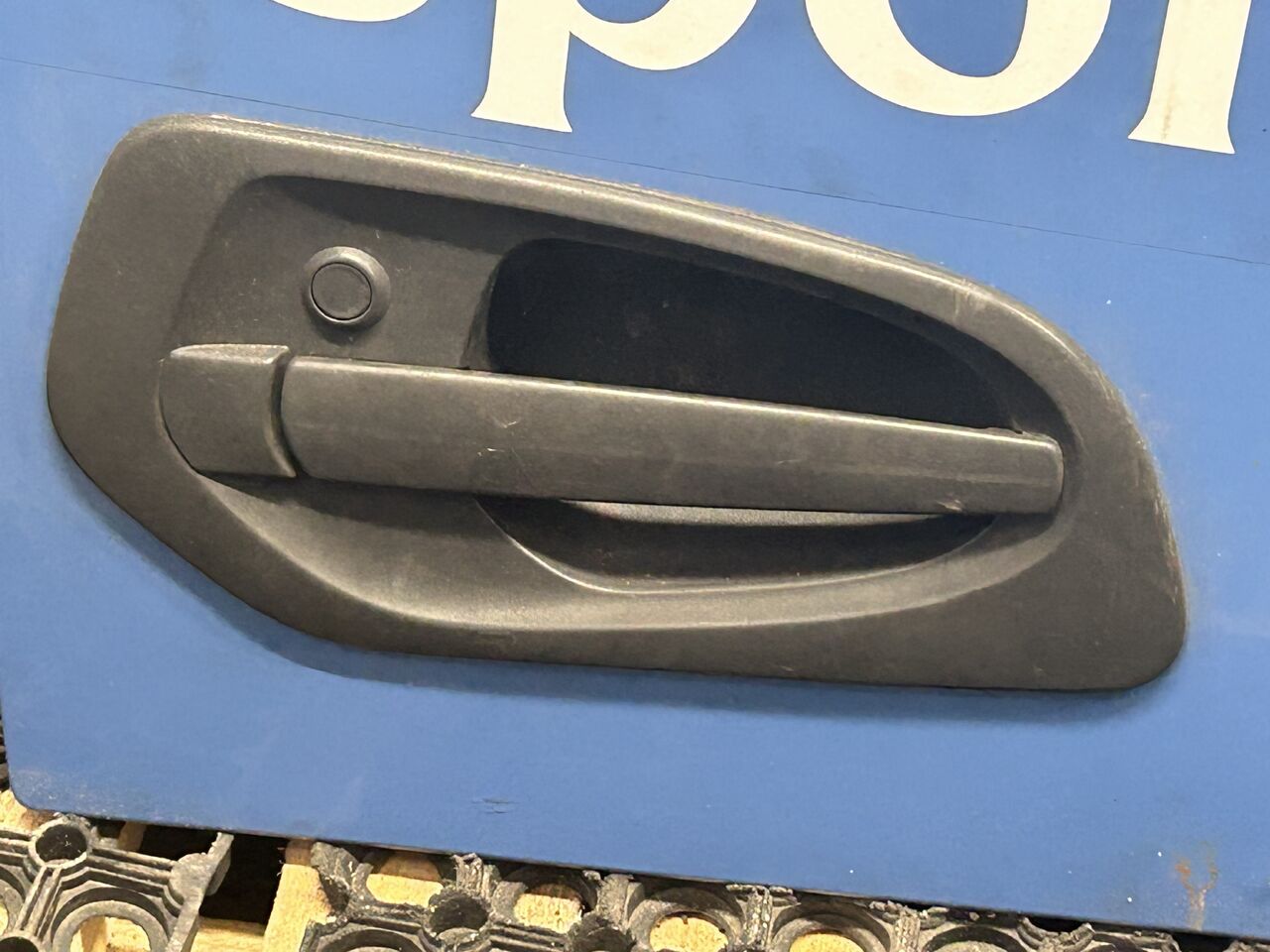 MERCEDES ACTROS MP4 DOOR RIGHT EITH RAMP MIRROR - Deur en onderdelen: afbeelding 2 MERCEDES ACTROS MP4 DOOR RIGHT EITH RAMP MIRROR - Deur en onderdelen: afbeelding 2