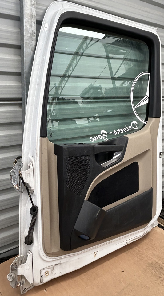 MERCEDES ACTROS MP4 DOOR RIGHT - Deur en onderdelen: afbeelding 3 MERCEDES ACTROS MP4 DOOR RIGHT - Deur en onderdelen: afbeelding 3