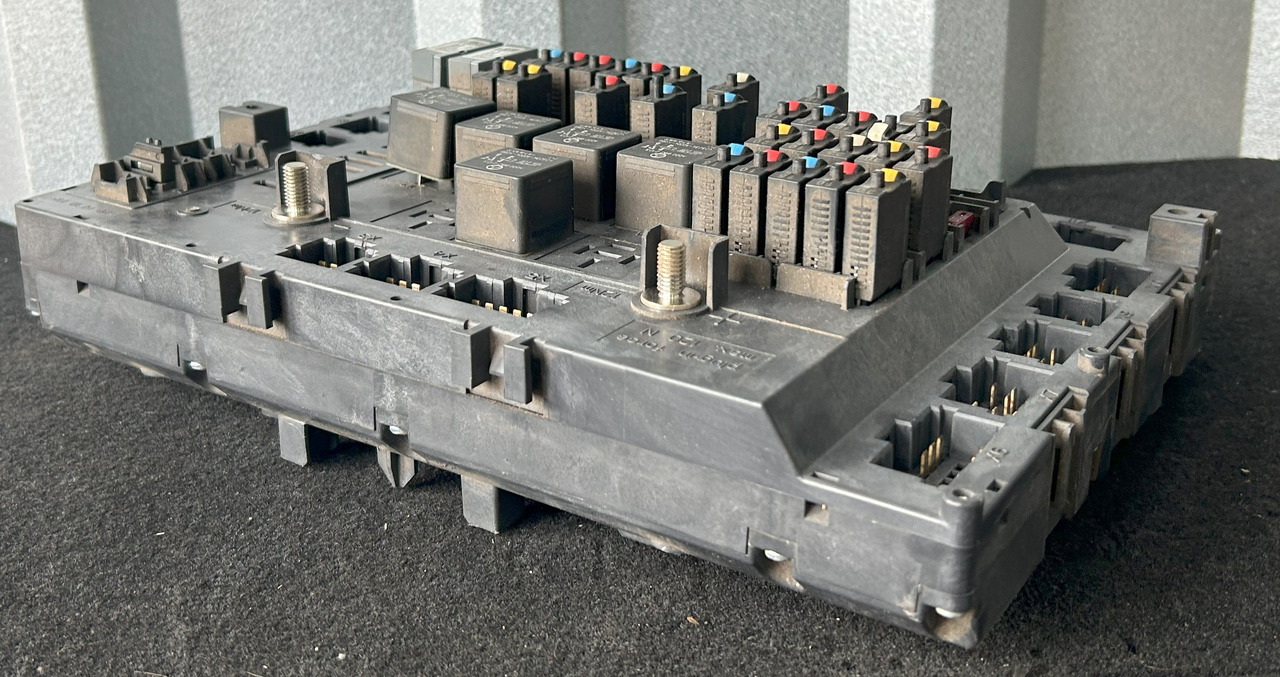 MERCEDES AROCS MP4 A FUSE MODULE SAM - Zekeringkast: afbeelding 4 MERCEDES AROCS MP4 A FUSE MODULE SAM - Zekeringkast: afbeelding 4