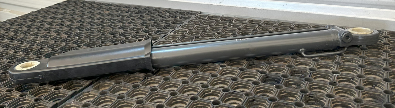 MERCEDES ATEGO CABIN LIFTING ACTUATOR + PUMP - Cabinevering: afbeelding 4 MERCEDES ATEGO CABIN LIFTING ACTUATOR + PUMP - Cabinevering: afbeelding 4