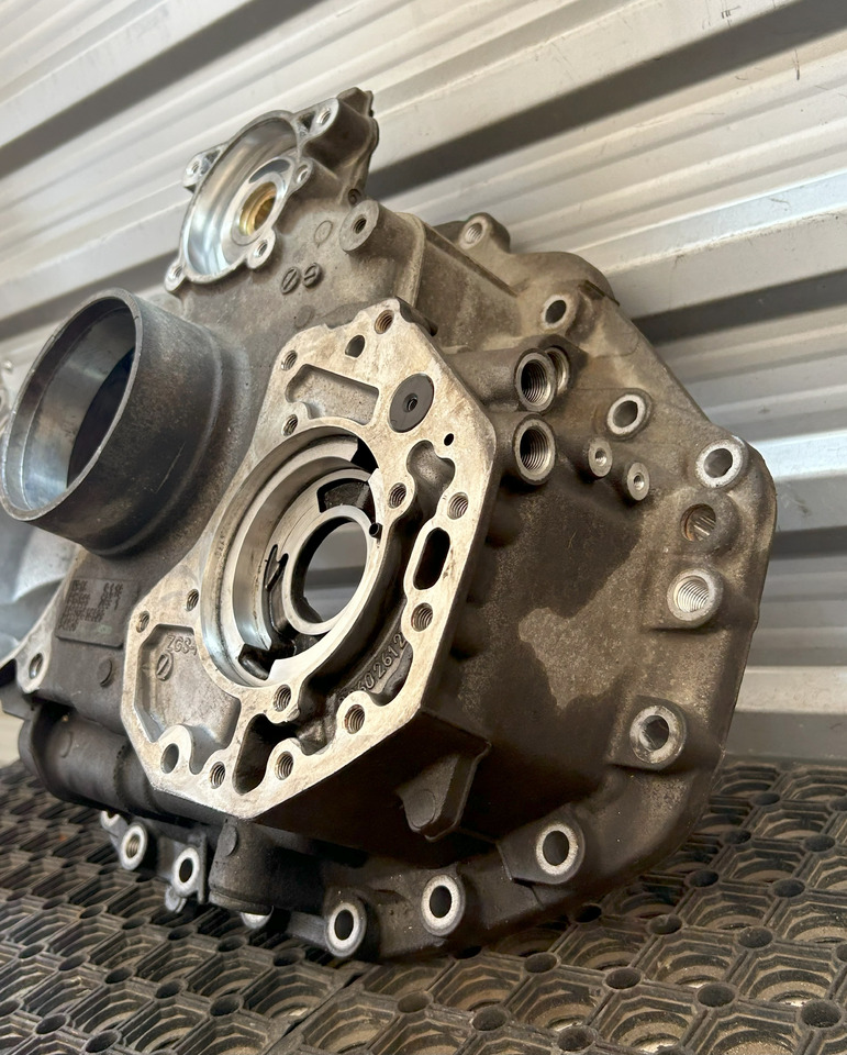 MERCEDES-BENZ AROCS MP4 GEARBOX REAR COVER G330-12 - Versnellingsbak en onderdelen: afbeelding 4 MERCEDES-BENZ AROCS MP4 GEARBOX REAR COVER G330-12 - Versnellingsbak en onderdelen: afbeelding 4