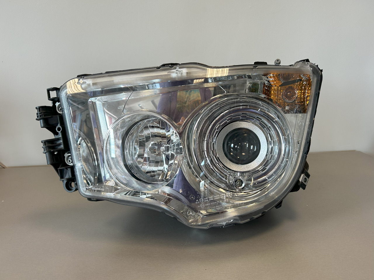 MERCEDES-BENZ brand new original OEM Mercedes-Benz headlight LEFT BI-XENON MP4, MP5 - Koplamp: afbeelding 1 MERCEDES-BENZ brand new original OEM Mercedes-Benz headlight LEFT BI-XENON MP4, MP5 - Koplamp: afbeelding 1