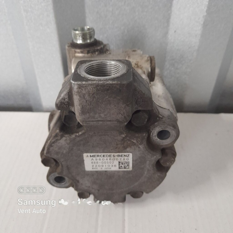 Mercedes-Benz A9604600280 Mercedes-Benz ACTROS MP4 A9604600280 truck - Stuurpomp voor Vrachtwagen: afbeelding 4 Mercedes-Benz A9604600280 Mercedes-Benz ACTROS MP4 A9604600280 truck - Stuurpomp voor Vrachtwagen: afbeelding 4